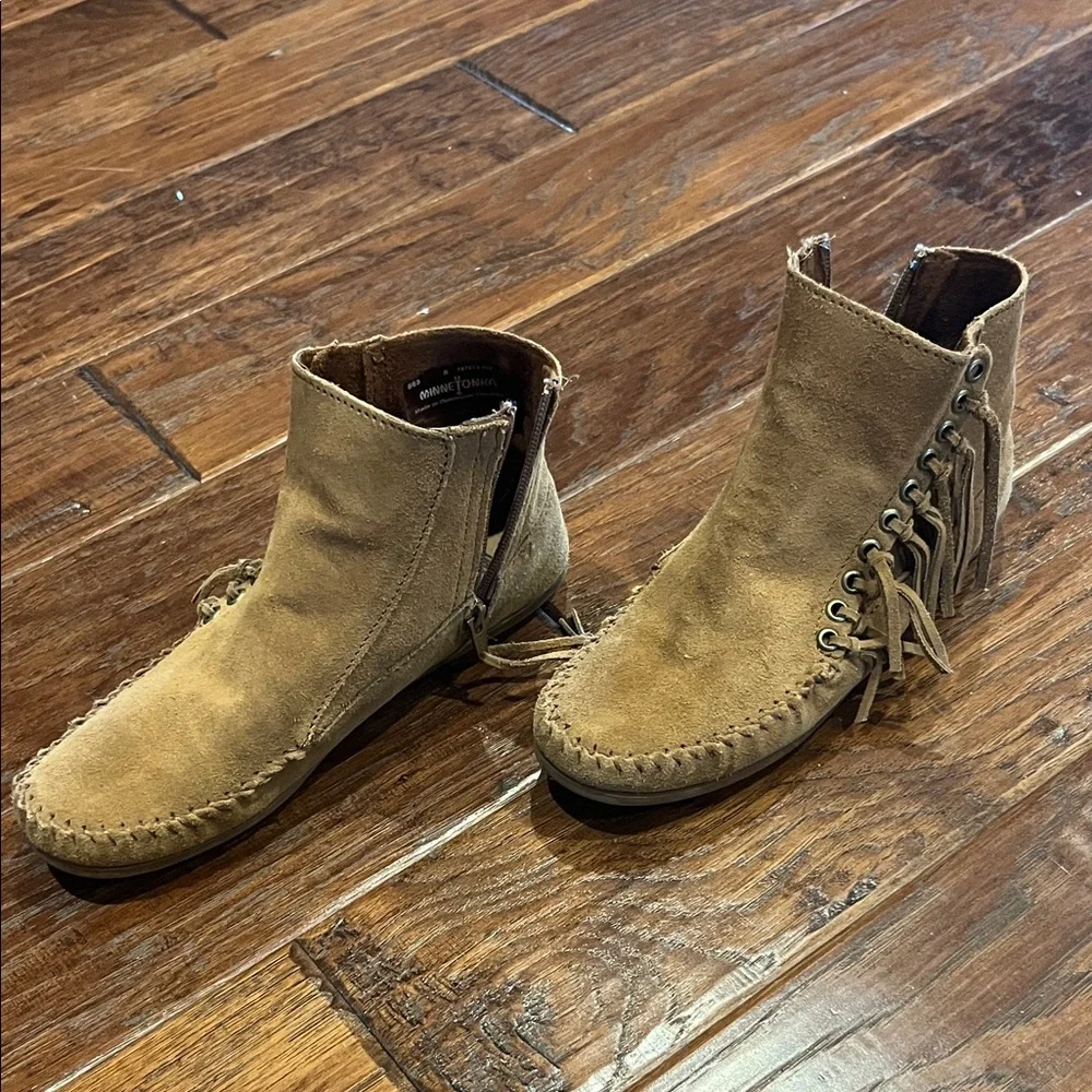 Minnetonka Brown Suede Ankle Boots - Picture 1 of 6